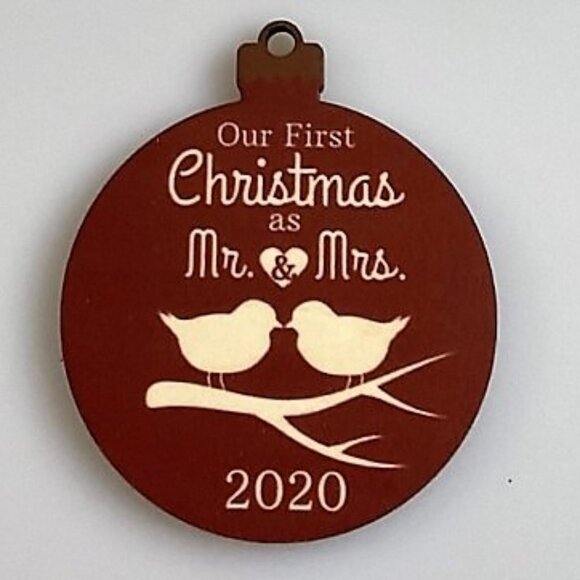 OUR FIRST CHRISTMAS MR AND MRS 2020 KISSING BIRDS WOOD RED - Picture 3 of 7